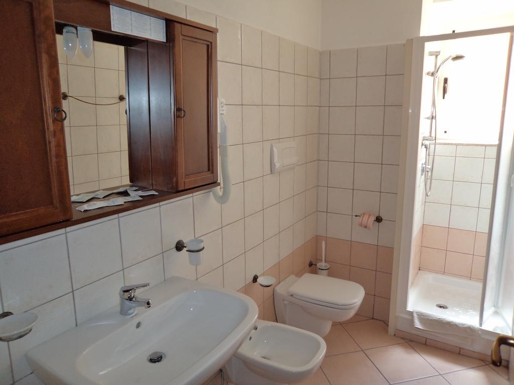Albergo Tirreno مارينا دي كاميروتا الغرفة الصورة