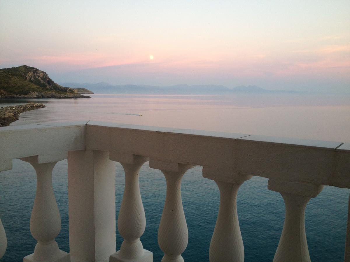 Albergo Tirreno مارينا دي كاميروتا المظهر الخارجي الصورة